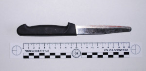Coltello tentato suicidio