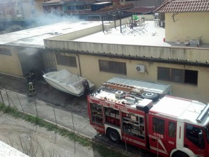 Incendio capannone via Adda 2