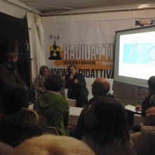 Un dibattito nello stand di RadioAttiva
