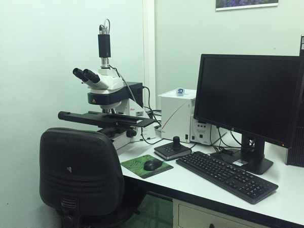 Microscopio a fluorescenza