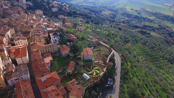 giardino Norma Parenti dentro a Massa Marittima