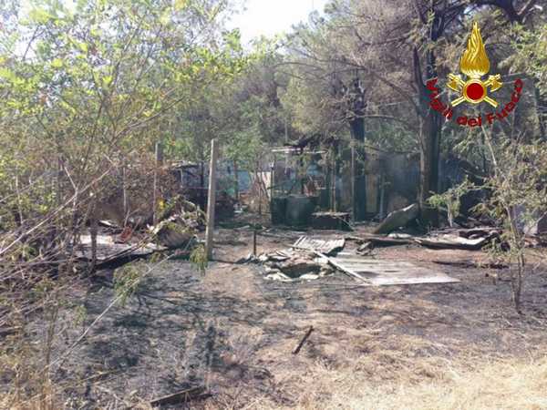 Incendio baracca Oasi Maremma Marina 2
