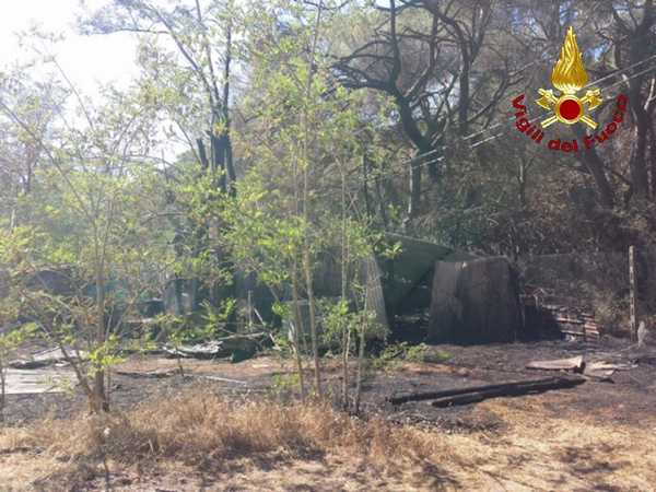 Incendio baracca Oasi Maremma Marina 4