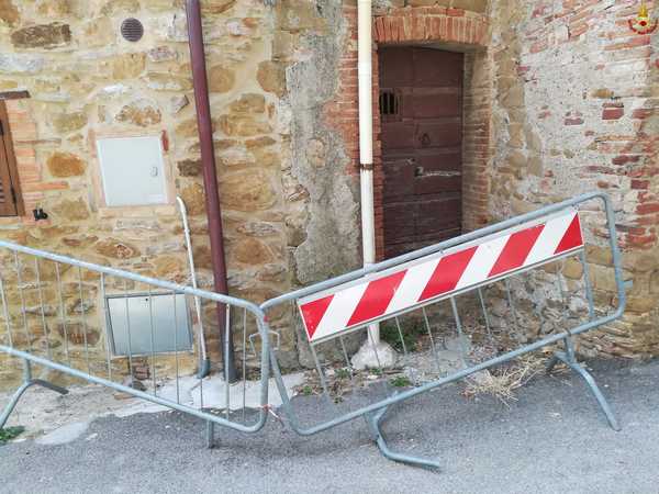 Tetto pericolante Cinigiano 2