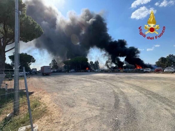 Incendio deposito auto via Aurelia Nord Grosseto 2