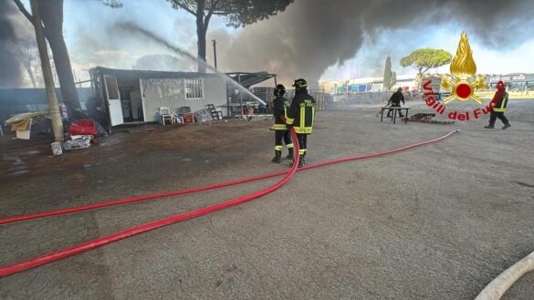 Incendio deposito auto via Aurelia Nord Grosseto 6